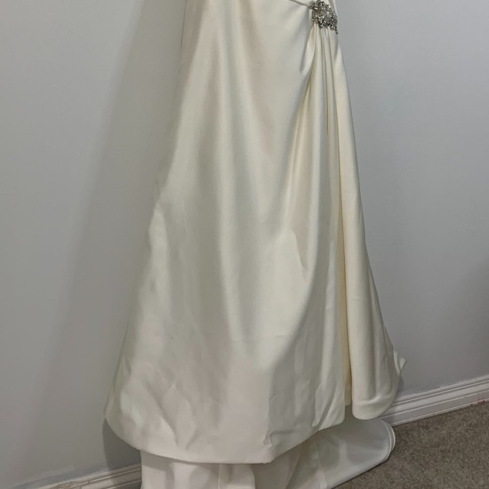 BEAUTIFUL Lace Up Off Shoulder Wedding Dress | Corset Back | A-Line Tulle Gown - Picture 5 of 15